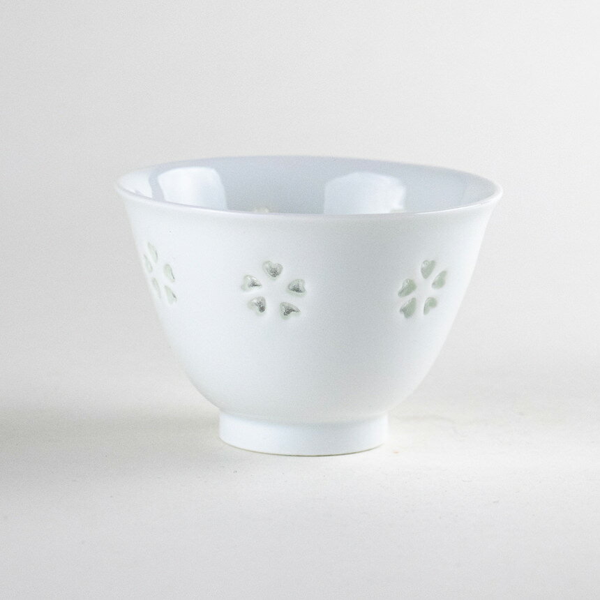 湯呑み 煎茶碗 お茶 おしゃれ 有田焼 来客用 陶磁器 日本製 水晶彫花詰 小煎茶