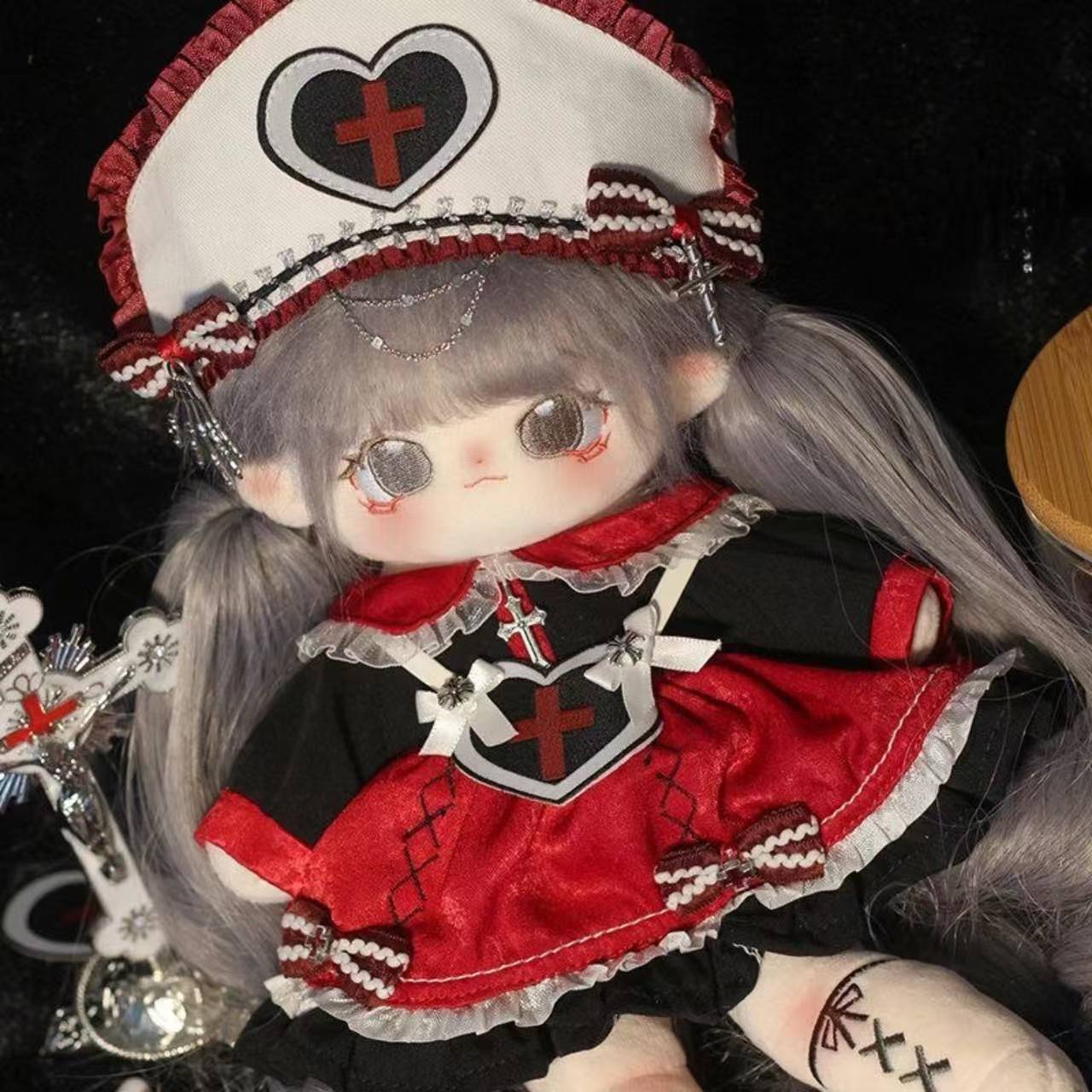 製品仕様: ◆素材: ポリエステル ◆本製品は服セットのみ、ぬいぐるみ本体や靴は含まれていませんのでご了承ください。 商品について: 商品写真はできる限り実物の色に近づけるよう徹底しておりますが、 お使いのモニター設定、お部屋の照明等により...