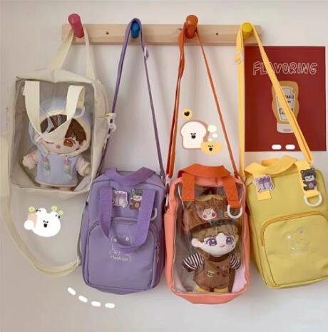 Rakuten - 20cm 綿花の人形 ぬいぐるみ バッグ 痛バ 小さめ おしゃれ ショルダーバッグ クリア レディース クリアポケット 推し活 斜めがけ 透明 オタク 缶バッジ 中が見える 長方形 縦型