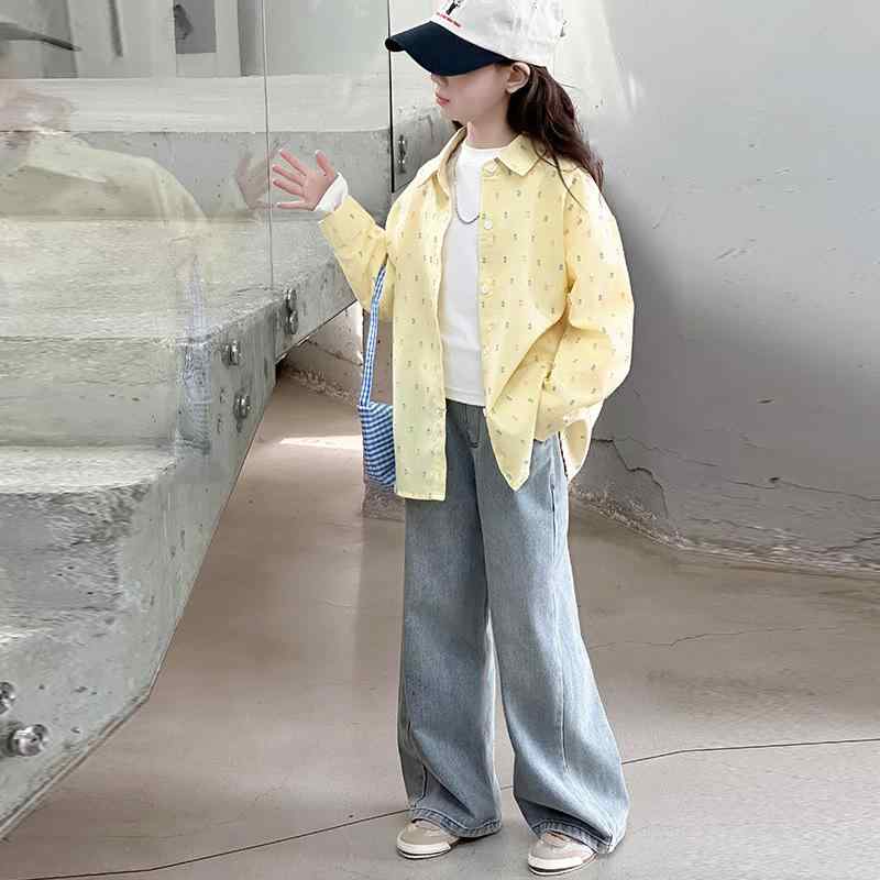 シャツ ガールズ キッズ 子供服 春秋 長袖 韓国風 剪花加工 トップス ブラウス 女の子 イエロー デニムパンツ 綿 8歳以上・対象: 子供・スタイル: スポーツ・襟の形: 襟付き・生地加工: 柔らかい・袖丈: 長袖・柄: その他・素材: 綿・主な生地成分: 綿89%・安全レベル: B類・色: 黄色シャツ、デニムパンツ・サイズ: 120cm、130cm、140cm、150cm、160cm、170cm・カテゴリー: 子供用シャツ