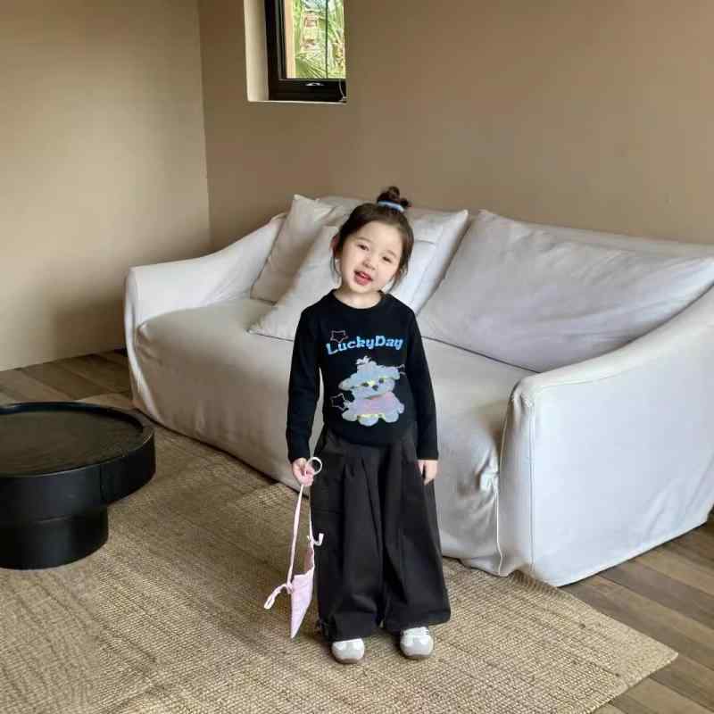 Tシャツ ガールズ 子供服 長袖 綿100％ アルファベットプリント ラウンドネック ショート丈 トップス カットソー 普段着 ブラック 90cm 100cm 110cm 120cm 130cm 140cm(x2)