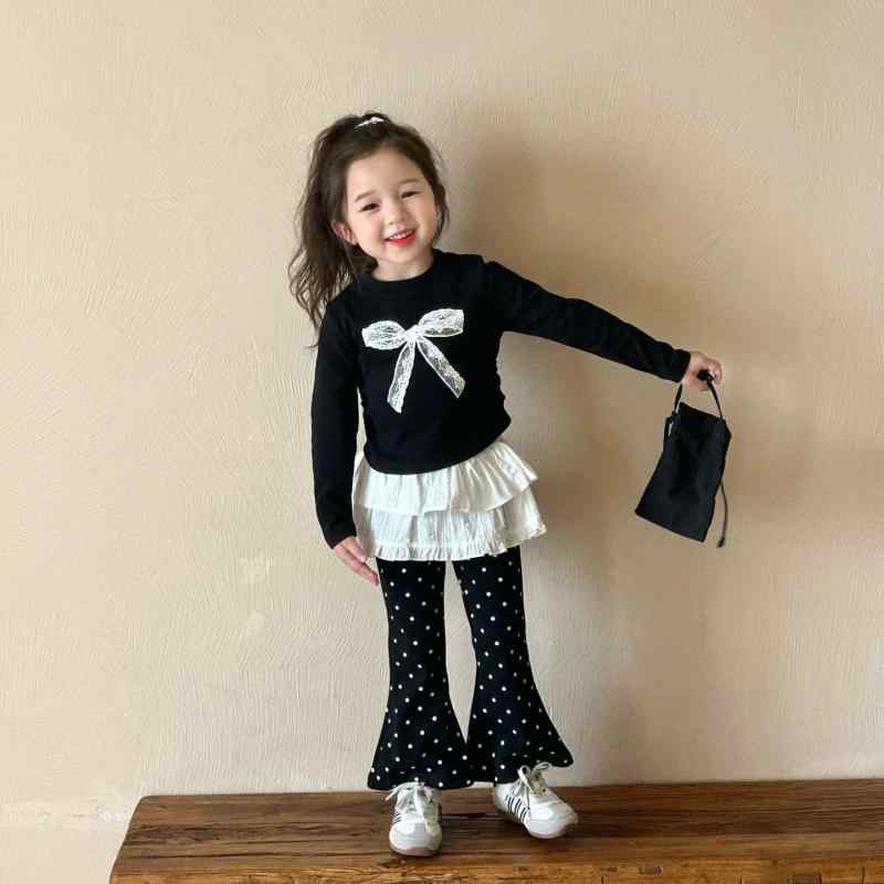 Tシャツ キッズ 女児 長袖 韓国風 子供服 蝶結び 花柄プリント ショート丈 トップス・対象: 女の子・スタイル: 韓国風・袖丈: 長袖・対象年齢: 中小・素材: 綿・生地: ソフト加工・柄: 花柄・要素: 蝶結び・針数: 12~14針/3cm・生地名: 綿・主素材: 綿80%・安全等級: B類・ネックライン: ラウンドネック・機能: 吸湿速乾・カラー: 蝶結びTシャツ, ドットフレアパンツ, カーテン・適合身長: 90, 100, 110, 120, 130, 140