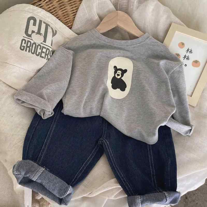 Tシャツ キッズ 男女兼用 子供服 長袖 トップス カットソー 綿 春秋 かわいい 熊柄 カジュアル 普段着 部屋着 グレー ホワイト系 90cm 100cm 110cm 120cm 130cm 140cm・商品カテゴリ: Tシャツ ・対象: 子供 ・スタイル: 韓国風 ・対象年齢: 3～8歳 ・適用身長: 90cm、100cm、110cm、120cm、130cm、140cm ・素材: 綿 ・主素材: 綿 ・主素材の含有量: 約30% ・安全等級: B類 ・色: 発呆熊（灰）、発呆熊（白）