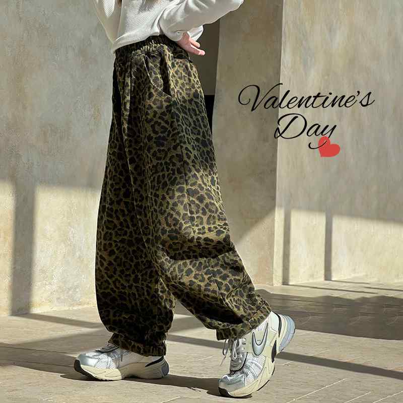 子供服 ジーンズ 女の子 ズボン 春秋 親子コーデ ヒョウ柄 デニムパンツ カジュアルパンツ ゆったり かわいい 普段着 ミドルウエスト コットン カーキ色 100cm 110cm 120cm 130cm 140cm・スタイル: 韓国版・生地: 綿・安全レベル: B類・パンツ丈: 長ズボン・主な生地の成分: 綿94.2%・対象: 女の子・対象年齢: 3〜8歳 (100〜140cm)・用途: 春、秋・種類: ジーンズ・前開き: 否・生地加工: 柔らかい・柄: ヒョウ柄・モデル写真: 実写・要素: 運動、可愛い、親子、プリンセス、おしゃれ・縫製基準: 12〜14針/3cm・ウエスト: 中・前立て: ゴム・色: カーキ・推奨身長: 100cm、110cm、120cm、130cm、140cm、150cm、160cm、165-168cm・製品カテゴリ: 子供用パンツ