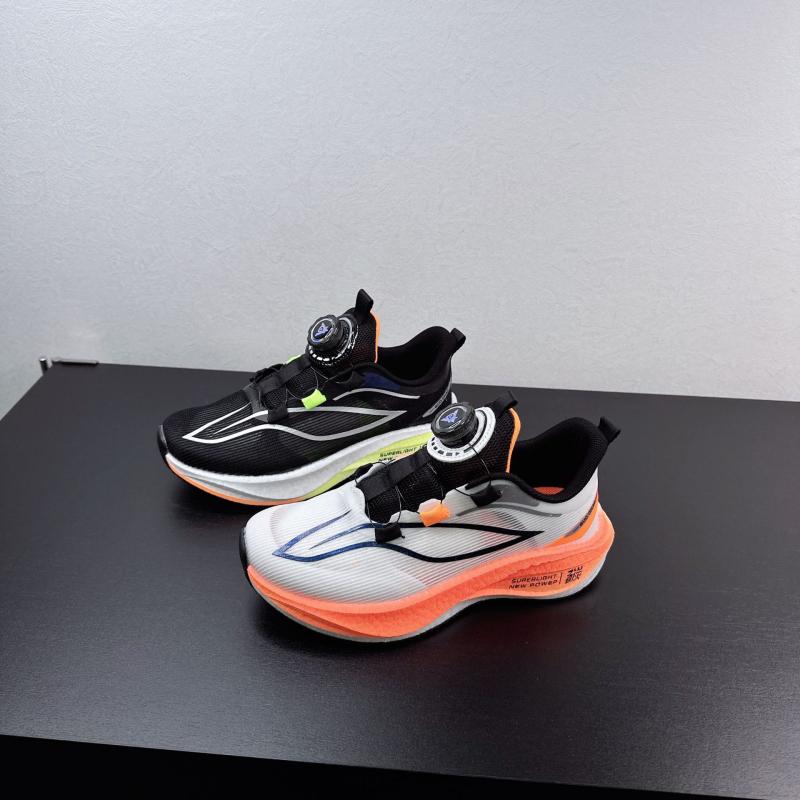 子供用靴 ランニングシューズ メッシュ 通気性 滑り止め 紐なし スニーカー 男の子 女の子 春夏 白 黒(x5)