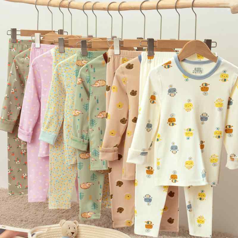 子供用インナーウェア 上下セット 長袖パジャマ 綿 春秋冬 男女兼用 キッズ ベビー 部屋着 ルームウェア かわいい 格子柄 クマ柄 飛行機柄 イチゴ柄 小花柄 恐竜柄(x2)