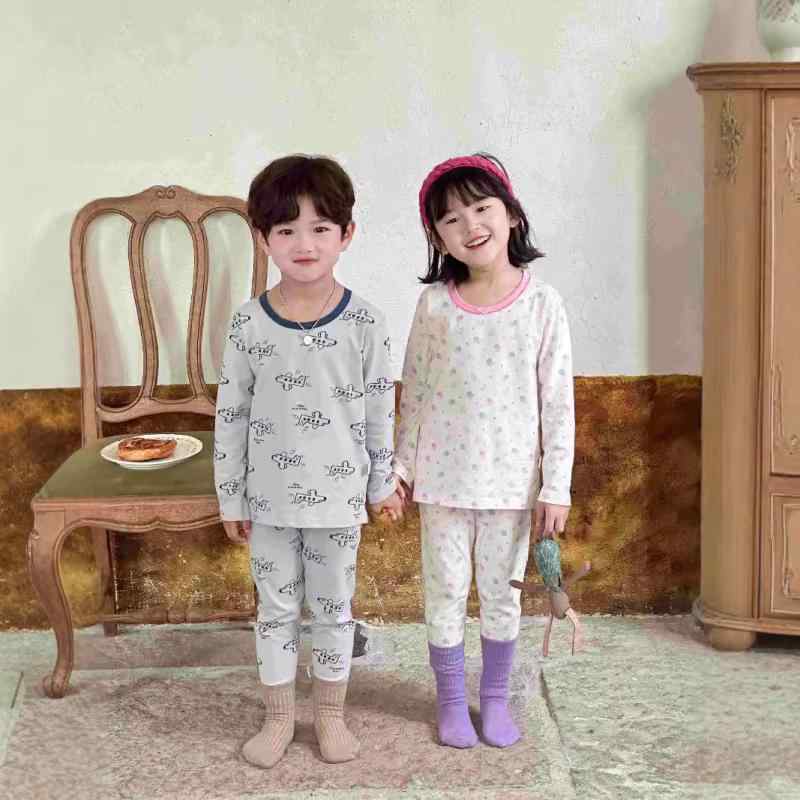 子供服 秋冬 子供用 綿 上下セット ルームウェア パジャマ 保温 部屋着 カットソー 小学生 幼稚園 保育園 かわいい カートゥーン 麻 グレー 恐竜 いちご 花柄(x2)