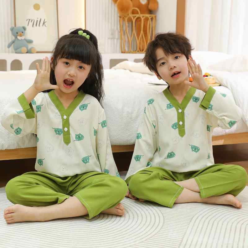 子供用パジャマ 上下セット 薄手タイプ 綿製 春夏 半袖 長袖 Yネック アニマル柄 猫 苺 林檎 宇宙飛行士 パンダ 兎 通気性 吸湿性