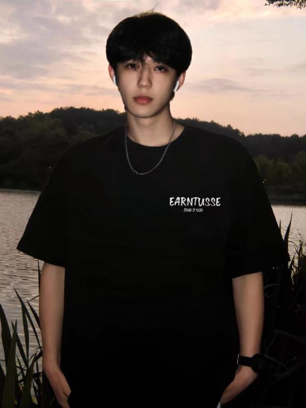 Tシャツ メンズ 男性用 半袖 コットン オーバーサイズ アルファベット プリント ブラック 黒 ホワイト 白 グレー ワインレッド ネイビー 春夏・スタイル: プルオーバー・ネックライン: クルーネック・袖丈: 半袖・フィット: ゆったり・主な素材: 綿・素材構成: 綿96%以上・対象年齢: ティーンエイジャー.成人・対象: メンズ・カラー: ホワイト, ブラック, ワインレッド, ダークブルー, ダークグレー・サイズ: M, L, XL, XXL, XXXL・カテゴリ: Tシャツ・袖のタイプ: 通常・重量: 約 約 約200g・素材の特徴: 通気性・柄: 文字