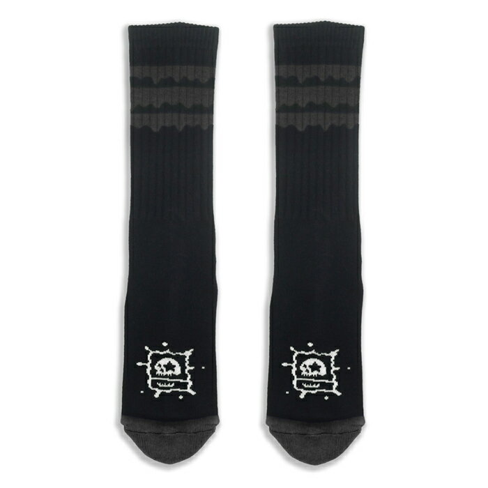 MxMxM定番の“どろどろライン”です。 靴を脱ぐと、MxMxMスライムドクロが登場。 長すぎず短すぎない程よいシルエット。 かかとがないチューブソックスなので、足のサイズ関係なしで老若男女問わず履けます。 履き心地抜群！丈夫で長持ち！ 安心の日本製どろどろソックスです。 サイズ：FREE カラー：BLACK BLACK 素材：COTTON、POLYESTER 注意：モニターの発色の具合によって実際のものと色が異なる場合がございます。MAGICAL MOSH MISFITS / どろどろ MxMxM SOCKS / BLACK BLACK