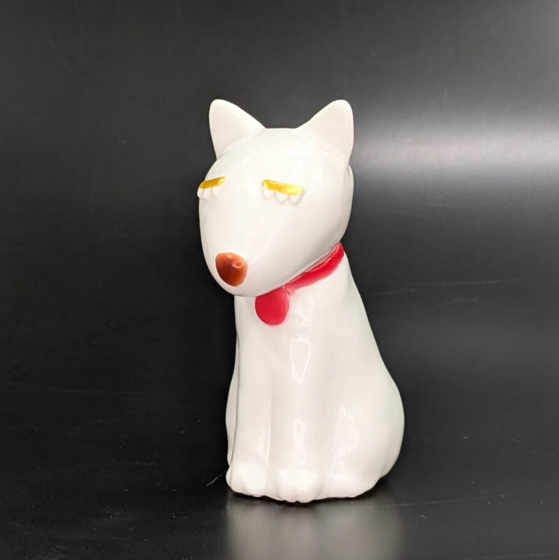 ■ブランド紹介 【兎角 Tonikaku】 hiroko＊゜×BNASSによる「兎角」は、リズムちゃんの仲間を作り出すソフビレーベルです ■ソフビ紹介 ウーウー"君も特別 You are special too.♥️" お気に入りの首輪をつけて近所をお散歩するのが好きなarktz別注ウーウー。 神社の狛犬に挨拶をして縁結びのお参りをすることが日常。お散歩に連れて行ってあげてくださいね。 兎角tonikaku パーツ数：2 大きさ：約10cm Produce：hiroko＊゜/ BNASS Design_Sculpt：BNASS Special_Thanks：KIMURA TOY MADE IN JAPAN 【注】お一人様1体までとさせていただきます。重複が見つかった場合はその全てのご注文を自動的にキャンセルさせていただきますのでご注意ください。
