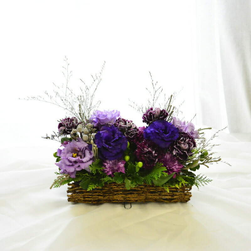 綺麗な発色のお花で作る横長のアレンジメントです 誕生日 花 ギフト 横長 生花 フラワーアレンジメント フラワーギフト アレンジメント プレゼント 結婚祝い 送別 おしゃれ 御祝 Ng 日本最大級 A お見舞 出産 記念日 紫 新築祝い
