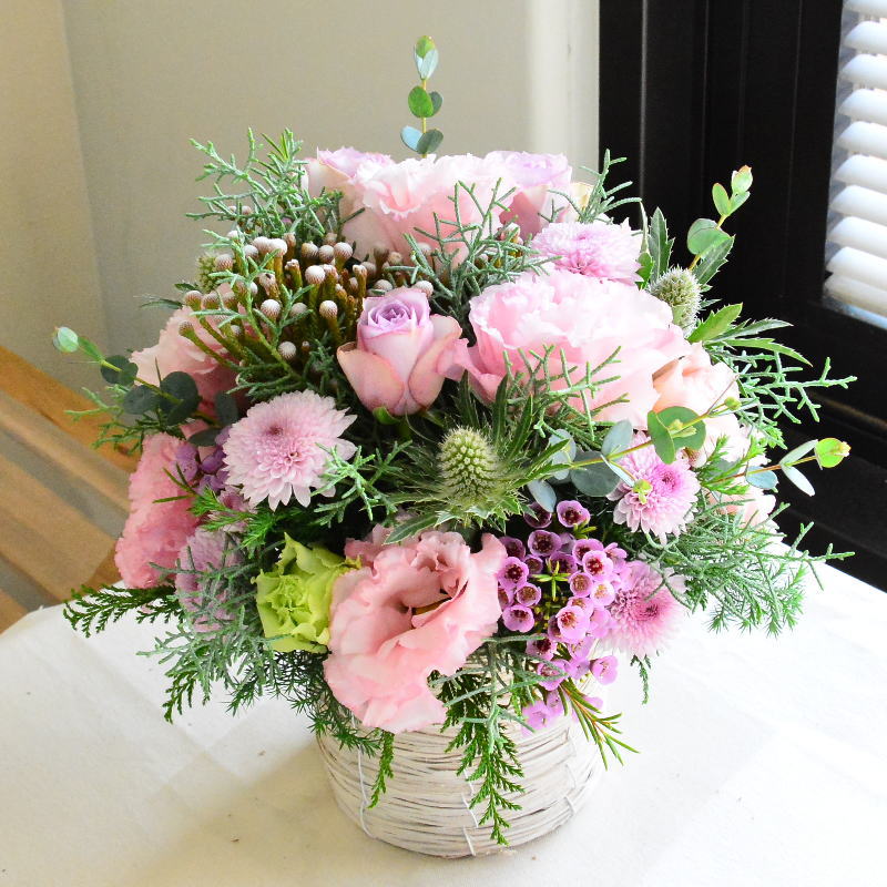 バレンタイン ホワイトデー 花 フラワーアレンジメント おまかせ 誕生日 ギフト 御祝 あす楽 14時まで 送料無料 生花 色を選んでおまかせ お祝い 結婚式 展示会 楽屋花 出産お祝い 記念日ギフト お見舞い プレゼント フラワーギフト おしゃれ キレイ 綺麗 かわいい 5a格安通販　バレンタイン　人気　ランキング