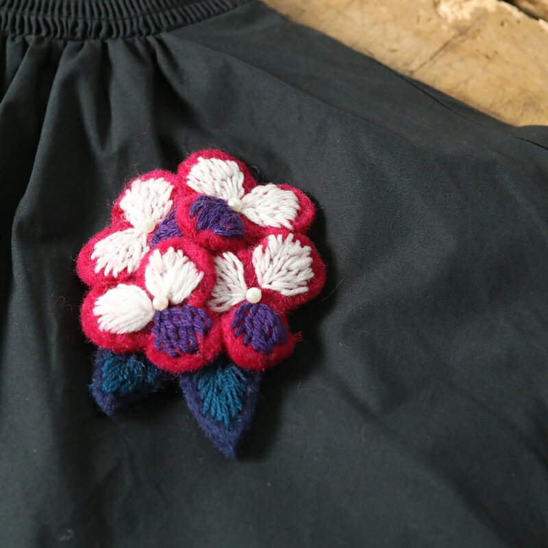 フェルトブローチ フラワ− 紫陽花 フェルト雑貨 ハンドメイド アクセサリー 手刺繍 ブルー ワインの商品画像 3