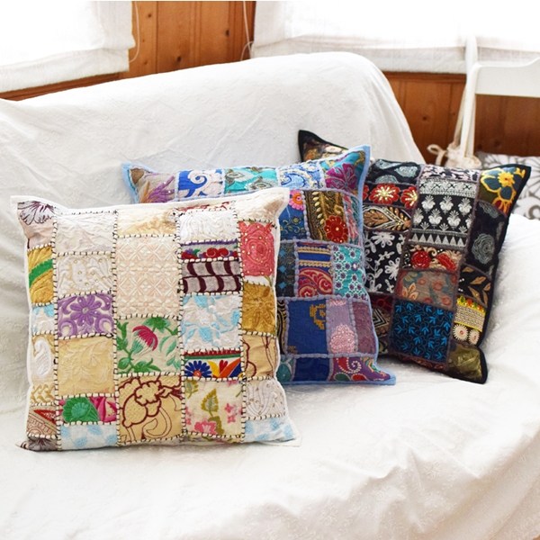 AromDeeのクッションカバー 45×45 アジアン雑貨 インド雑貨ザリ刺繍 リサイクルサリー 正方形 綿 100%コットン パッチワークザリパッチ クッションカバー｜アングル2