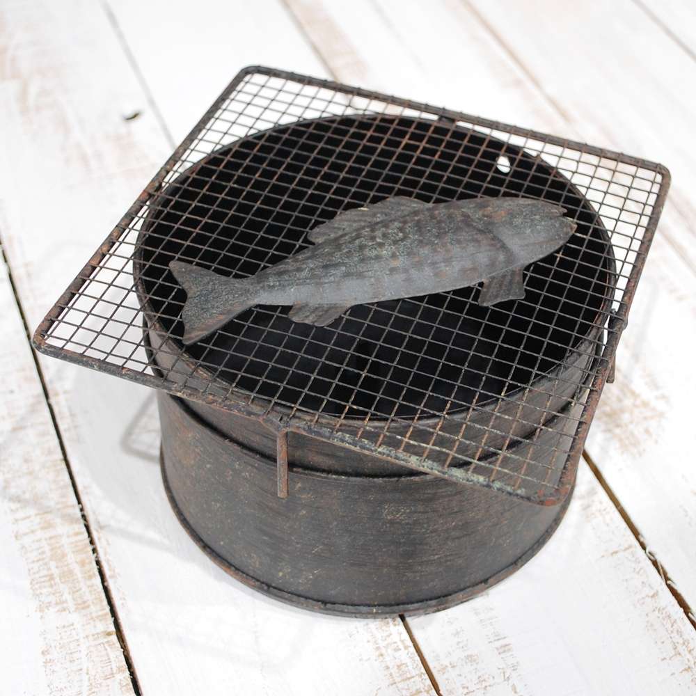 蚊取り線香入れ 蚊取り線香ホルダー 蚊取り線香立て 蚊遣り 蚊遣り器 蚊遣器 和室 玄関 除虫 防虫 殺虫 虫除け 蚊対策 デング熱対策 魚 網焼き 横型 横置き おしゃれ オシャレ ブリキの蚊遣り グリルフィッシュ