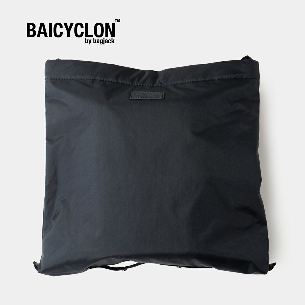 BRAND ≫ BAICYCLON 2WAY SHOULDER BAG BLACK このバッグは2通りのシルエットが楽しめます。底のパーツをドットボタンで付けると、 ふくらみのある形になります。 ショルダーストラップは結んで長さ調整ができ、Dカンにはイヤホンケースやキーホルダーが付けられます。 軽いナイロン素材に中綿を入れ、ほどよいボリューム感があります。 内ポケット付きで、表面には撥水加工、裏面には気密性を高めるコーティングが施され、水の侵入を防ぎます。 少数入荷になりますので是非この機会をお見逃しなく。 ・ITEM SPEC ・Brand / BAICYCLON ・Model / 2WAY SHOULDER BAG ・Color / BLACK ・Fabric / NYLON 210D ・SIZE DETAILS ・縦40 横43 マチ4※多少の誤差はご了承ください。 ・ご購入に関する注意事項 下記の内容を、ご注文前に以下内容を必ずご一読ください。 【商品について】 ・海外からの輸入時や国内からの輸送時に、商品ボックスに傷や凹みが生じてしまう場合がございます。 プレゼント等で箱の状態が気になる場合は、事前にご連絡お願い致します。 ・シール痕やマーキングがある場合や、タグ等が入っていない場合がございますのであらかじめご了承ください。 ・工場での製造行程による、接着剤のはみ出し、ほこり、糸ほつれ、しわ、歪み等は、返品交換時の送料は往復分お客様ご負担となります。商品によって、材質の性質上による、色むら、しわや傷、ステッチずれなどは、 同様に返品交換時の送料は往復分お客様ご負担となります。 【ご注文について】 ・実店舗や他サイトにて販売もしておりますので、売り違いがおこる可能性がございます。売り違いで在庫がない場合はキャンセル手続きをさせて頂きます。 ・ご注文の際に、送付先が海外への転送会社や詐欺報告のある住所など、当店が受付できないと判断したご注文に関しましては、キャンセル手続きをさせて頂きます。 ・ご注文頂いた後、当店から《注文完了メール》をお送りさせて頂きます。メールが届くまでは、前払い決済等の手続きはご遠慮お願いします。ショッピングサイト側から送られてくる、メールでのお支払いはお待ちください。 《注文完了メールをお送りした時点でのお取引開始となります。 ・15時までのご注文は即日発送の対応をさせて頂いておりますので、14時以降の発送先変更やキャンセルにつきましては、送料往復分お客様ご負担となります。また、《発送完了メール》が届いていなくても14時以降は送料が発生する可能性がございますので、ご了承頂きますようお願い致します。 【配送について】 ・当店は3980円以上のご注文で送料無料でお届けしております。3980円以下の注文に関しましては、下記の送料を頂戴しております。《全国一律660円 ※沖縄・離島・北海道は1650円≫ ・当店はエコ配送を推奨しております。ダンボールのご指定がない限り、プレゼントラッピング以外の全ての商品を原則、紙袋にて配送させて頂きます。また、プレゼント等で商品ボックスが気になる方は、事前にご連絡ください。ダンボール配送の指定をして頂いても、商品ボックスに傷や凹みがある場合がございますので、 予めご連絡頂きますようお願い致します。 ・配送業者は基本的に佐川急便ですが、地域によってヤマト運輸や、日本郵便になる場合がございますので、 配送業者の指定は原則、致しかねます。サイズが小さい商品に関しましては、ネコポスで配送することがあります。 メーカー希望小売価格はメーカーサイトに基づいて掲載しています