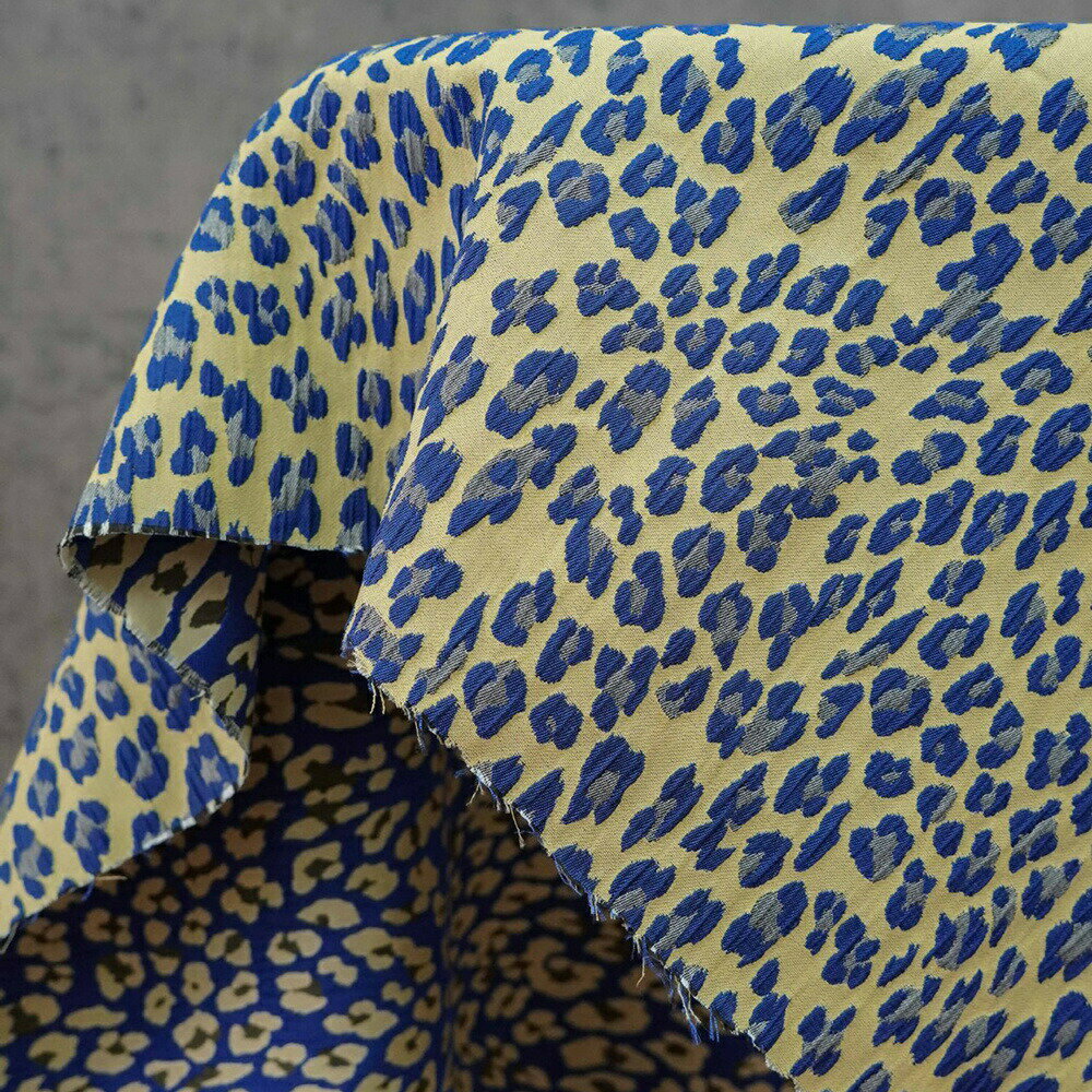 140cm幅 90cm単位 ジャカード生地 エンボス生地 浮き彫り生地 生地 布 布地 色織り生地 きじ ぬの 手作り生地 裁縫 DIY用生地 手芸用 ハンドメイド向け ややストレッチ 花柄生地 小花 ヒョウ柄 ブルー 楽天海外通販 送料無料