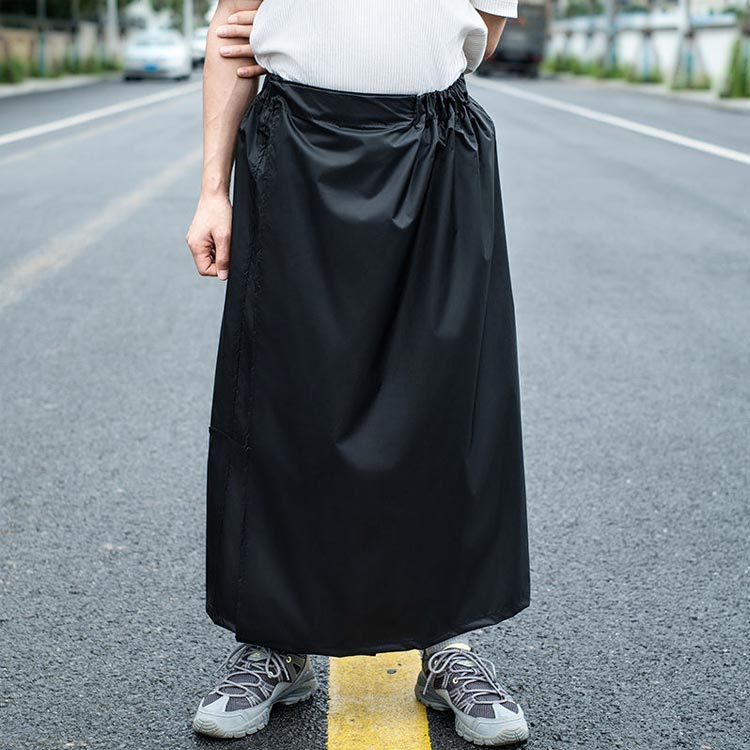 アレンジショップのレインスカート 巻きスカート 自転車 マキシ丈 野外フェス 撥水 雨具 ユニセックス メンズ 男女兼用 通勤 カッパ 防水 男女兼用 ラップスカート 通学 男女兼用 通勤 通学 レインウェア 旅行 雨よけ 防風 防水 おしゃれ シンプル｜アングル2
