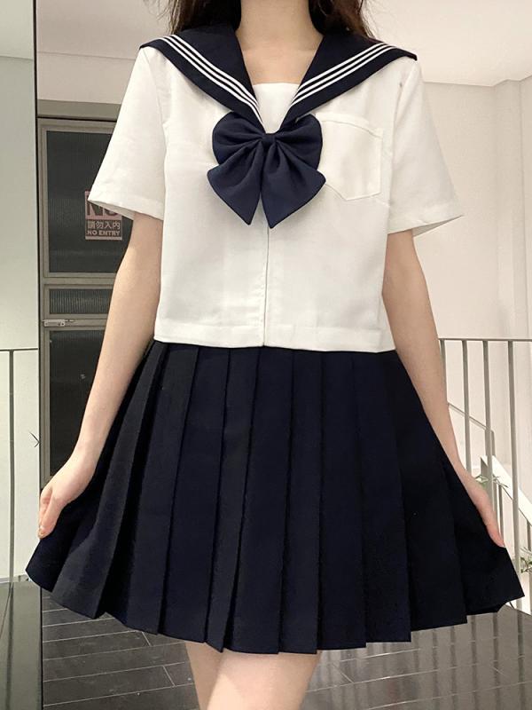 商品名 清純な本格制服で女子高生に演出します。 セーラー服半袖は清潔感を持ちます。ミニ丈とAラインの組み合せは美脚効果もあります。気軽に学生時代にタイムスリップして、青春時代を味わえます。撮影やコスプレ、仮装パーティーや普段着の場合でも似合いますよ。素材 ポリエステルサイズ S M L XL 2XLカラー 長袖 半袖セット内容 半袖トップス＋プリーツスカート＋ネクタイ長袖トップス＋プリーツスカート＋ネクタイ