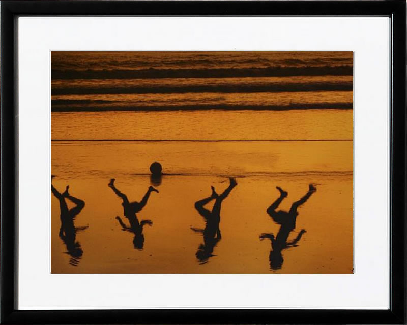 バンクシー 絵 絵画 アートパネル アート ポスター 版画 複製画 シルク スクリーン リトグラフ 作品 販売 風船と少女 ポップ アート 抽象画 アートフレーム インテリア フレーム付き 壁掛け 北欧 おしゃれバンクシー Beach Ball