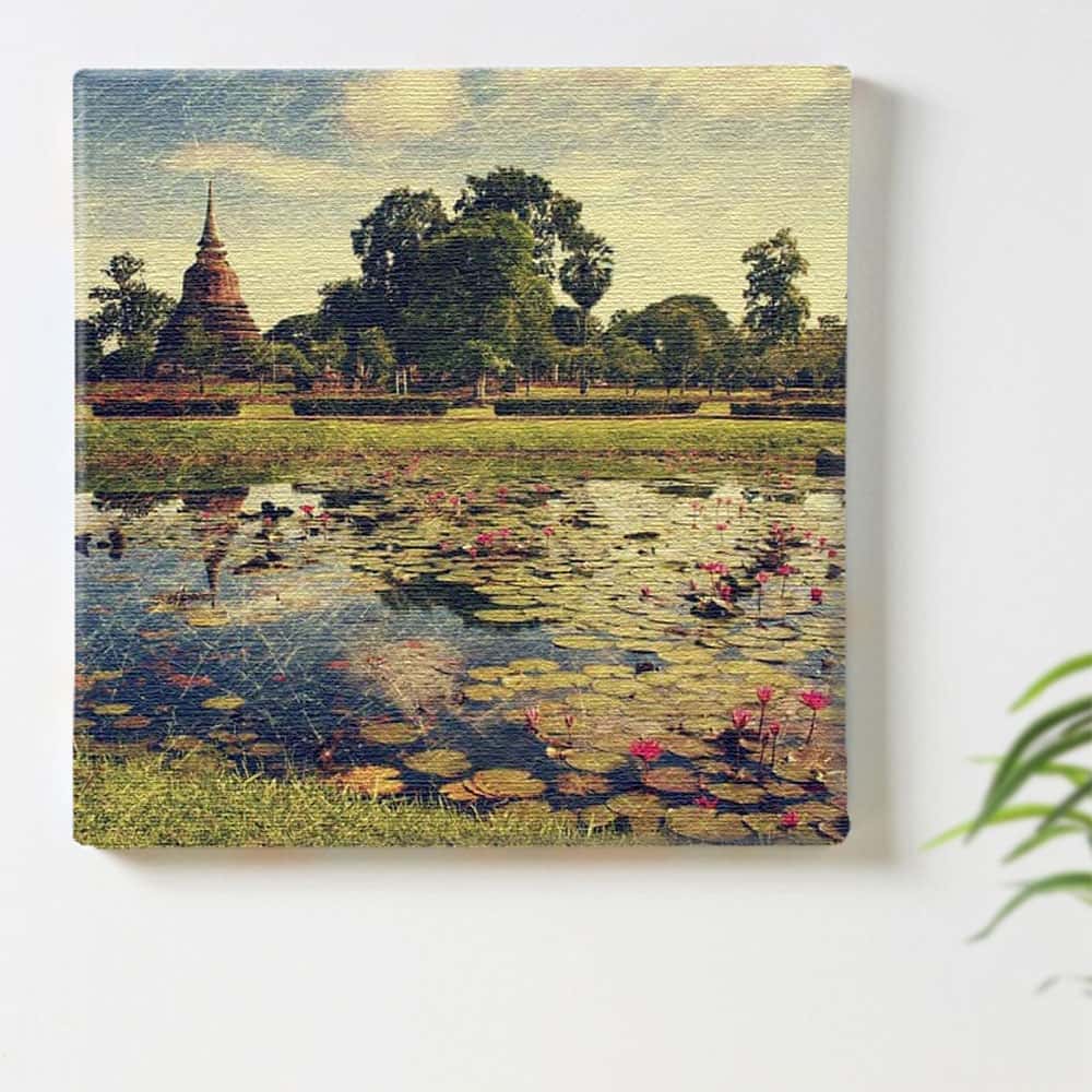 【アートデリ】遺跡と睡蓮のアートパネル ファブリック パネル ポスター ボード 壁掛け アート 絵 おしゃれ インテリア 玄関 30cm×30cm Mサイズ 【返金保証】
