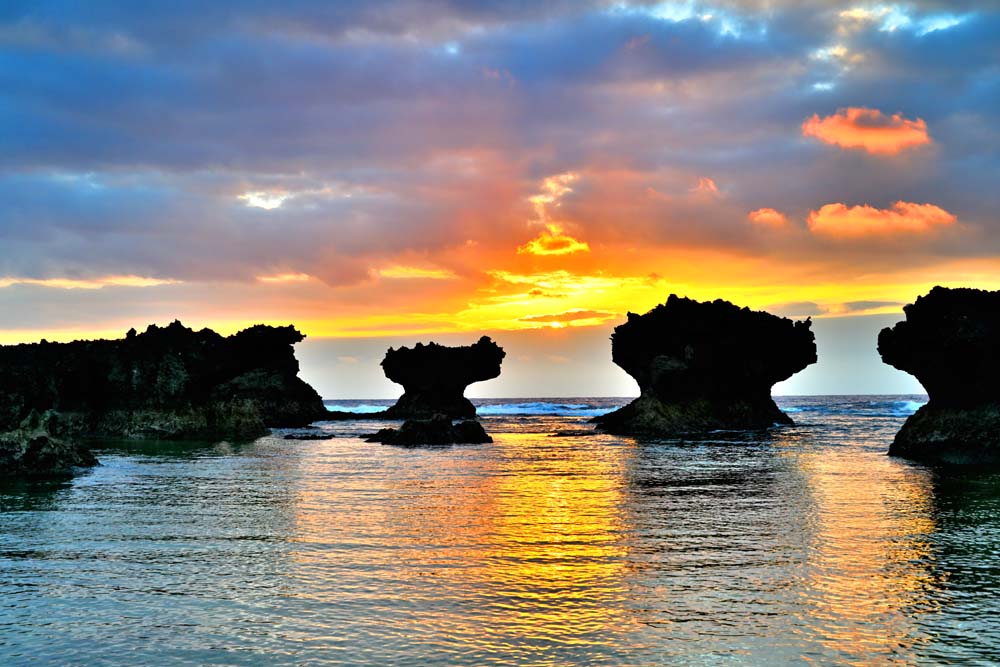 楽天写真パネルのあぁとすぺーすつくば風景写真パネル 沖永良部島 ウジジ浜 日の出 04 ウォールデコ アートパネル グラフィックアート インテリア 壁飾り 壁掛け 額要らず 模様替え 雰囲気作り リフォーム 新築 ギフト プレゼント お祝い 結婚 誕生日 記念日 風水 思い出 okrb-08-m30