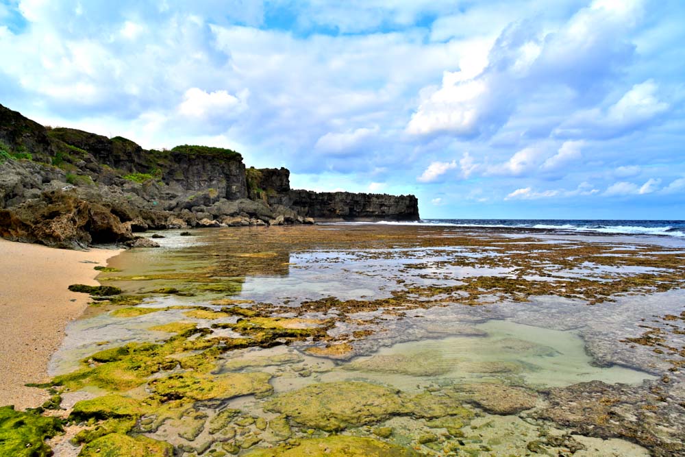 楽天写真パネルのあぁとすぺーすつくば風景写真パネル 沖永良部島 フーチャ （潮吹き洞窟） 02 アートパネル インテリア 壁飾り 壁掛け 額要らず 模様替え 雰囲気作り 玄関 リビング オフィス ロビー プレゼント ギフト 贈答品 返礼 お祝い 結婚 新築 引っ越し 誕生日 記念日 年祝い 旅の思い出 okrb-13-m25