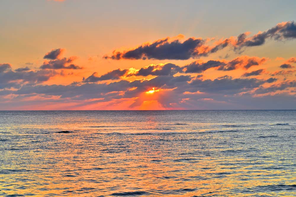 風景写真パネル 沖永良部島 屋子母海岸 夕日 11 プレゼント ギフト 贈答品 返礼品 記念品 お祝い 結婚 新築 引っ越し 誕生日 記念日 年祝い インテリア 額要らず 模様替え 雰囲気作り 風水 リビング ダイニング オフィス 玄関 okrb-28-m25