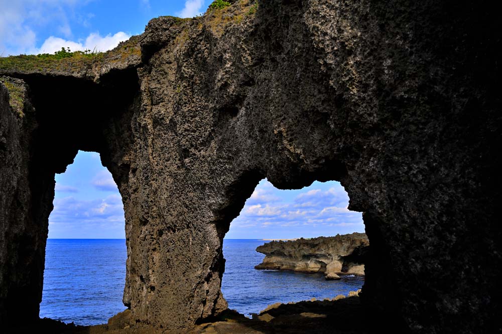 風景写真ポスター 徳之島 犬の門蓋 05 インテリア プレゼント ギフト お祝い 開店 開業 結婚 新築 出産 誕生日 入学 卒業 成人 就職 記念日 Tkns-42-A