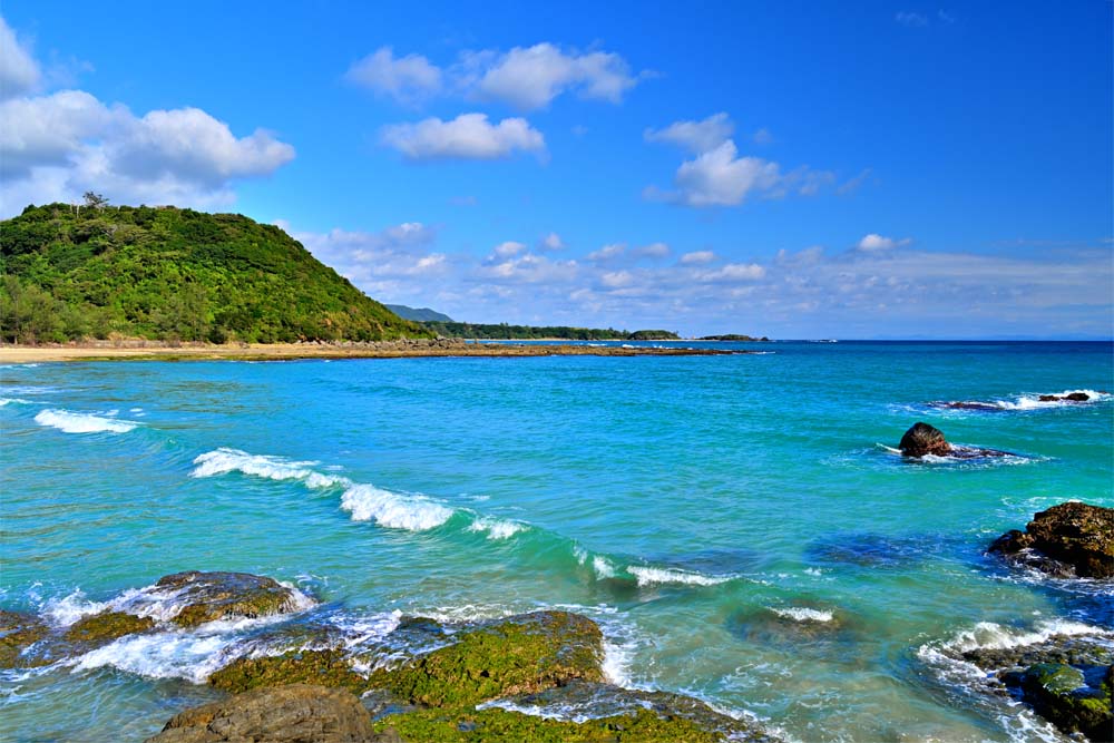 楽天写真パネルのあぁとすぺーすつくば風景写真パネル 徳之島 里久浜海岸 05 アートパネル グラフィック ディスプレイ ウォールデコ プレゼント ギフト 贈答品 返礼 お祝い 結婚 新築 引っ越し 誕生日 記念日 年祝い 旅の思い出 Tkns-25-B2