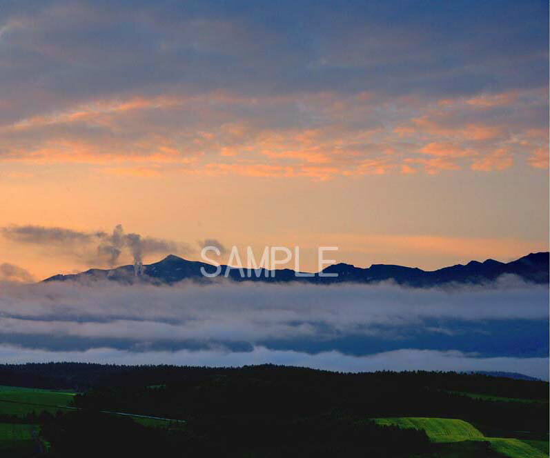 北海道 富良野 朝焼けの十勝岳 4切 風景写真 4-265