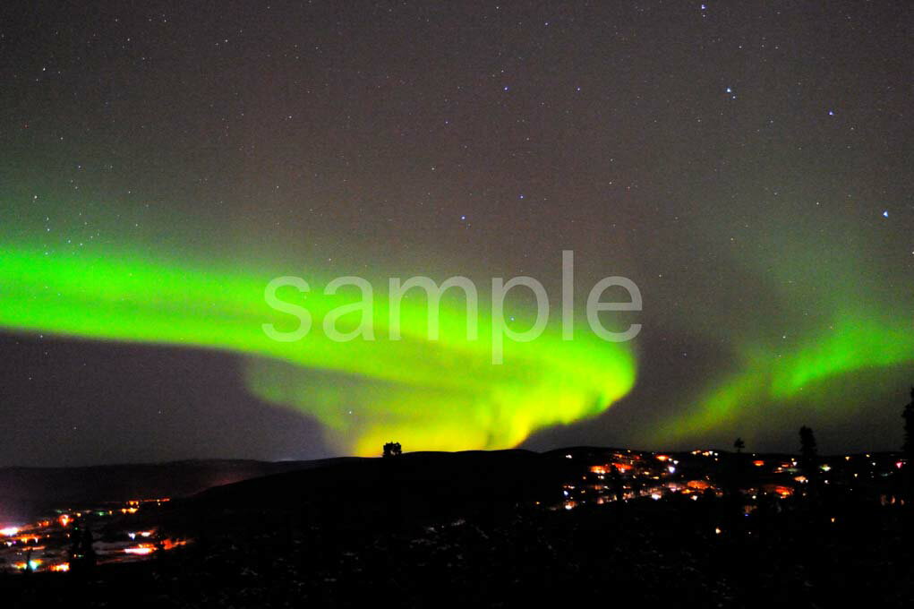 風景写真ポスター アラスカ オーロラ 空から降り注ぐ奇跡 神秘の光に包まれる瞬間 pst-402