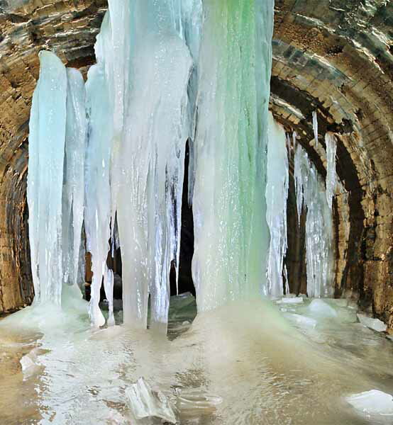 風景写真パネル 福島 氷の神殿 06 万世大路 二ツ小屋隧道 旧13号トンネル 神秘 自然 造形美 芸術 アートパネル インテリア パネル 写真 グラフィック アート ウォールデコ プレゼント ギフト お祝い 結婚 新築 誕生日 入学 卒業 成人 年祝い 記念日 KO-06-F25