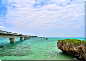 風景写真パネル 沖縄 宮古島 トゥリバー海浜公園 02 伊良部大橋 側面画像あり インテリア 壁飾り 壁掛け 額要らず 模様替え 雰囲気作り 風水 おしゃれ 玄関 リビング オフィス miya-003-B2skm