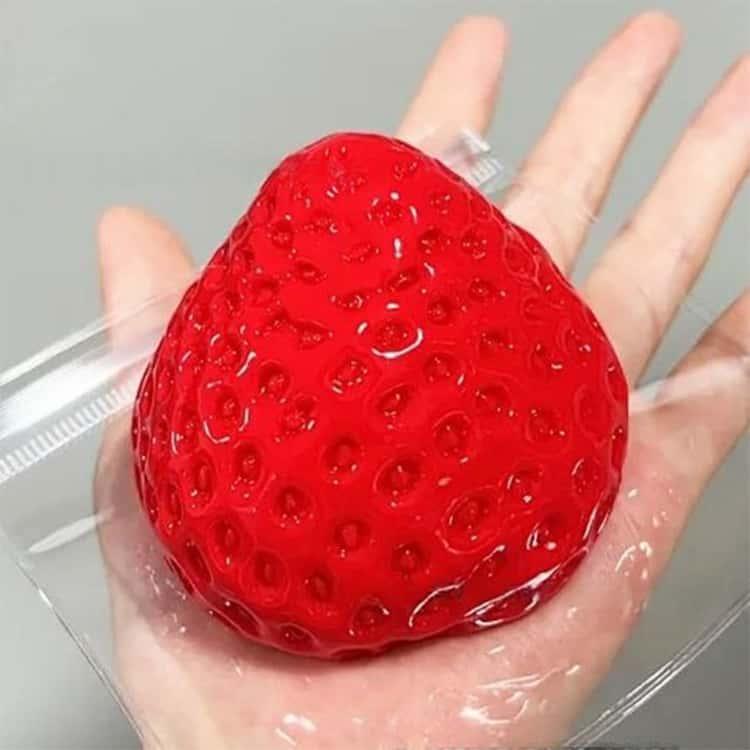 いちごスクイーズ ストレス解消　 スクイーズ ストレス解消　 いちご 110g 握る玩具 ストレス解消 8cm 苺 2個セット 面白い ストレス解消グッズ もちもち ぷにぷに リラッ artezakka-10104516 アルテ雑貨 サンプル画像3