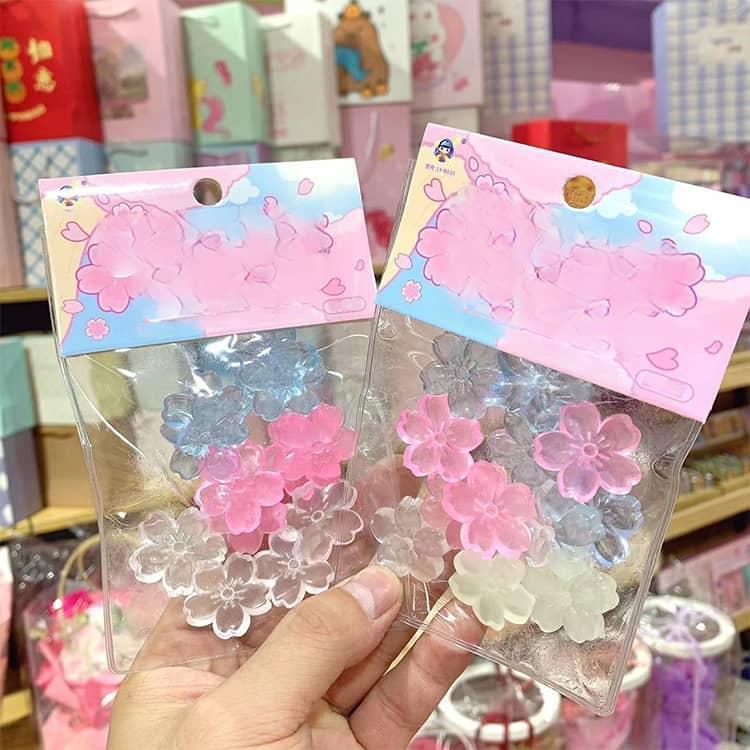 蓄光桜スクイーズ ストレス解消　 ぷくぷく スクイーズ ストレス解消　 ぷにぷに ミニスクイーズ ストレス解消　 おもちゃ 可愛い 18パック入り 3D立体 スクイーズ ストレス解消　セット もちもち ぷっくり 蓄 artezakka-10104450 アルテ雑貨 サンプル画像2