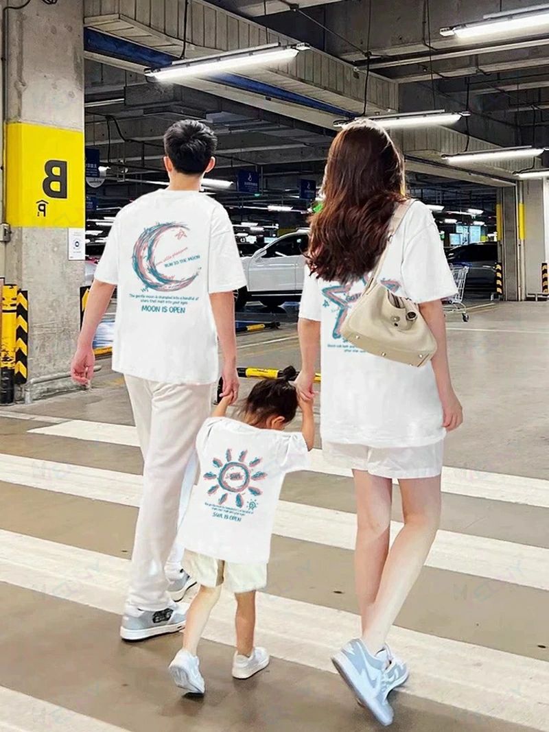 親子 ペアルック 星柄 Tシャツ 赤ちゃん 男の子 女の子 パパ ママ 娘 息子 出産祝い プレゼント ギフト 誕生日 家族写真 リンクコーデ 親子ペア ペア セット カップル 双子 コーデ お揃い おそろい 兄弟 姉妹 家族 韓国子供服 子供 こども ベビー服 シンプル 半袖 春 夏 秋