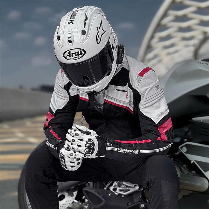 バイクグローブ オートバイグローブ 本革 羊革 通気 防風 10本の指がタッチパネル対応 自転車 バイク 手袋 手ぶくろ スマホ対応 全指 プロテクター 滑り止め 通気 ツーリング 春 夏 秋 メンズ 男性 登山 散歩 釣り スキー 耐久性 かっこいい