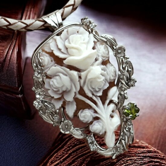 カメオブローチ&ネックレス お花 薔薇 立体的 イタリア製 巨匠ペルニーチェ作 Silver ペリドット ジルコニア デザイン枠付き シェルカメオ アクセサリー...