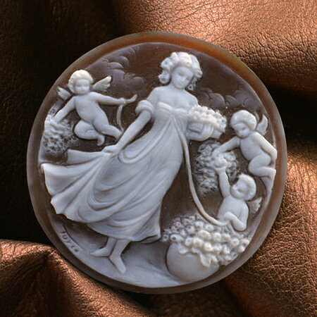 カメオ作品 エンジェル 天使 女性人物像 イタリア製 シェルカメオ 巨匠ツゥルコ氏の彫刻作品 ブローチ＆ネックレス加工承ります カメオ アクセサリー 高級 ギフト お誕生日 プレゼントにもオススメ!! 品質保証書/カメオ作家保証書/カメオデザイン手提袋付き　送料無料