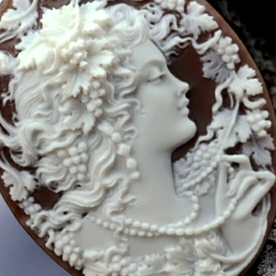 カメオ 最高の逸品 LaTorre 豊穣や繁栄をもたらす女神バッカンテ 枠製作ブローチ ネックレス加工承ります イタリア 巨匠ペルニーチェ ラトーレ カメオ ア...