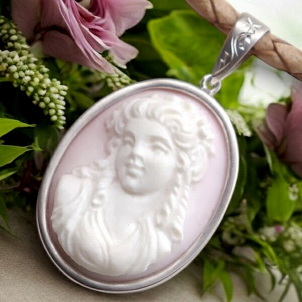 ピンクカメオ ペンダント ネックレス 18金ホワイトゴールド 女性正面顔 女神フローラ バルザーノ作 コンク貝 イタリア カメオ アクセサリー 高級 ギフト お...