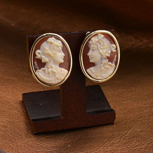 カメオイヤリング 18金ゴールド 女神バッカンテ アンティークデザイン 彫刻家アゴス氏製作 ネジ&バネ式イヤリング金具付き カメオ アクセサリー 高級 ギフト ...