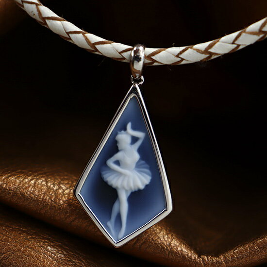 カメオネックレス バレリーナ 18金ホワイトゴールド 女性人物像 メノウカメオ BIGBANG G-DRAGON メンズ&レディス ストンカメオ ペンダント ド...