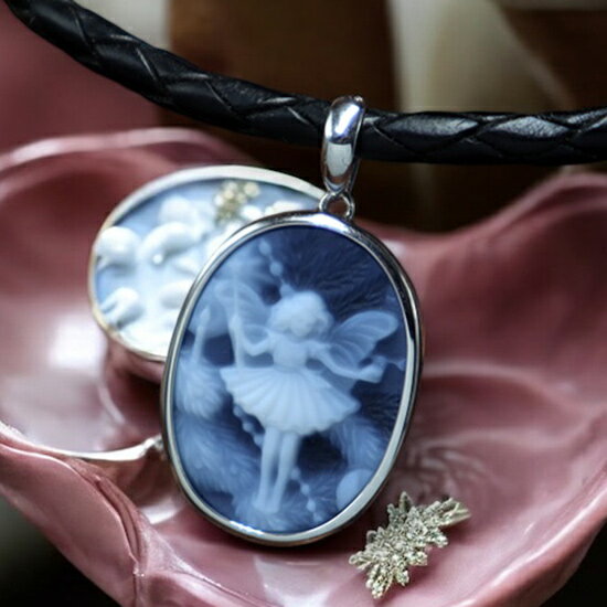 メノウカメオペンダント＆ネックレス プレゼントにもおすすめ！！ ティンカーベル 妖精の図柄 Silver シンプル手作り枠 ドイツ製 上品＆高品質＆低価格 オシャレ レザーネックレス付き カメオ アクセサリー 高級 ギフト お誕生日 品質保証書/カメオデザイン手提袋付 送料無料