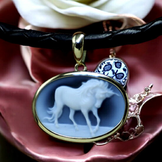 メノウカメオペンダント&ネックレス プレゼントにもおすすめ!! ユニコーン 一角獣 18金ゴールド シンプル手作り枠付 ドイツ製 上品&高品質&低価格 オシャレ...