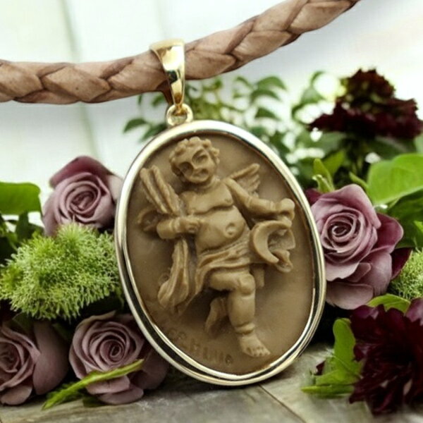 カメオペンダント ラーヴァ 18金ゴールド 天使 エンジェル 溶岩石 アンティークスタイル テルミニヨ作 立体3D彫刻 イタリア カメオ アクセサリー 高級 ギ...