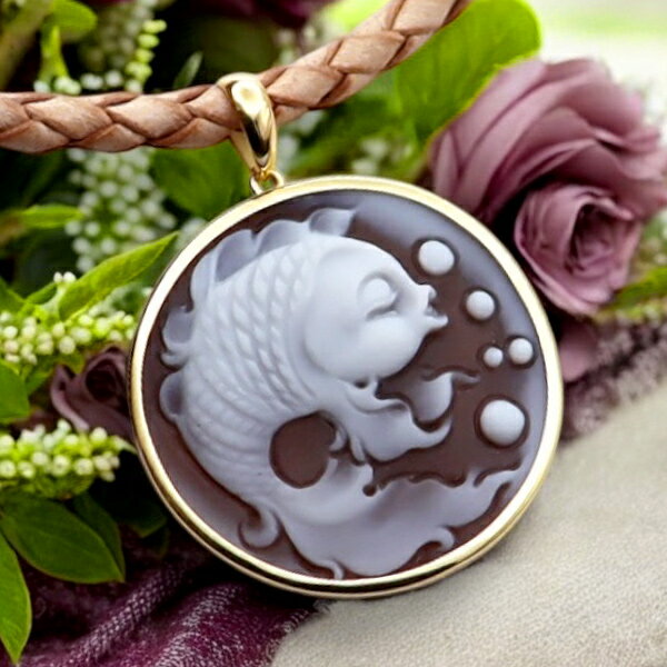 カメオネックレス 18金 ゴールド枠 シモネッリ作 ペンダントトップ 魚 金魚 ニモ ファンタジー イタリア カメオ アクセサリー 高級 ギフト お誕生日 プレ...