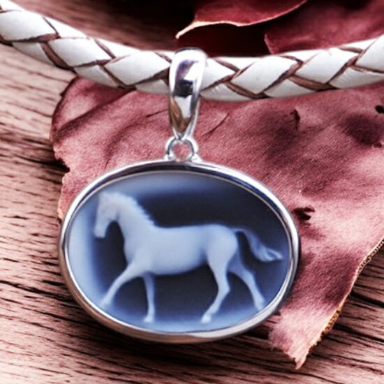 メノウカメオペンダント&ネックレス プレゼントにもおすすめ!! 馬の図柄 Silver シンプル手作り枠 ドイツ製 上品&高品質&低価格 オシャレ レザーネック...